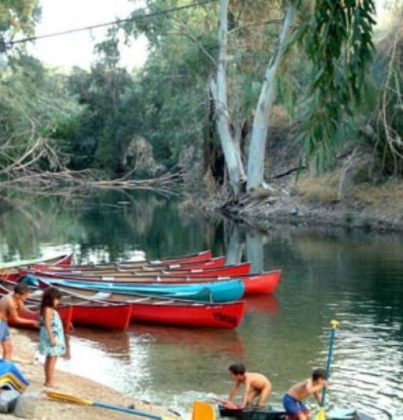 תמונה של רוב רוי: שייט בקאנו אינדיאני על נהר הירדן - למטייל בישראל (טיולי)